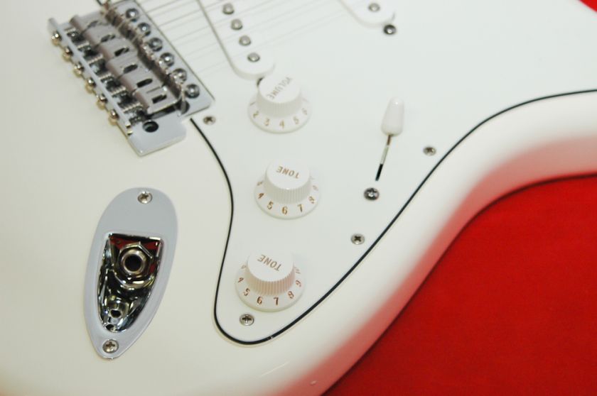 New Fender ® Standard Stratocaster Strat Arctic White  