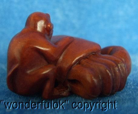 B152 Boxwood Wood Carving Netsuke Of Monkey & Crab  