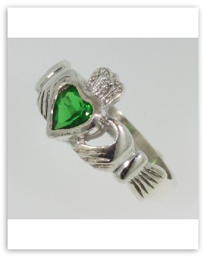   weight 2 8 grams cut heart shaped ring size 7 item r 8172 green s7
