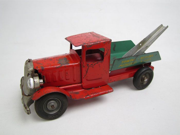 Vintage Metalcraft St. Louis Tow Repair Truck W/Lights  