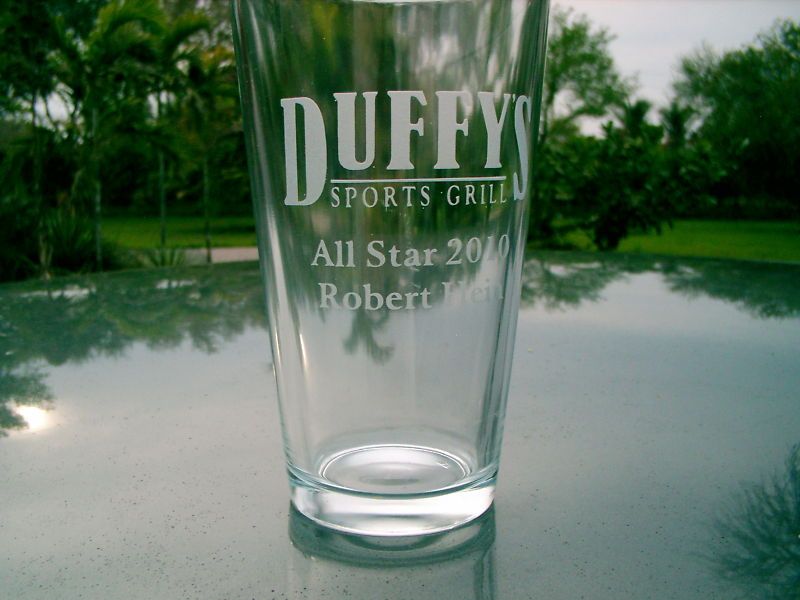 DUFFYS SPORTS GRILL ALL STAR 2OIO DRINK GLASS 5.75  