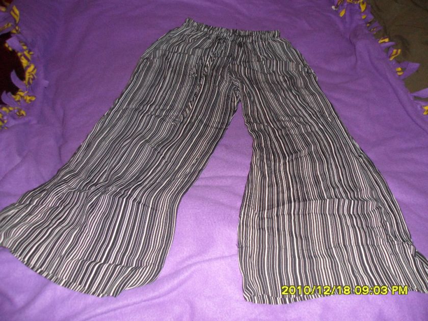 SOFT SILKY White House/Black Market loose pants striped  