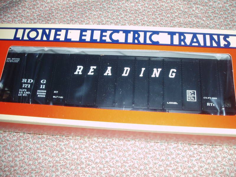 Lionel # 17111 READING 3 Bay Hopper w/ Coal Load  