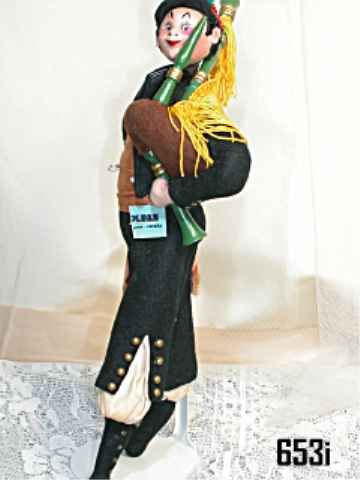 VINTAGE ROLDAN CLOTH & FELT DOLL BAG PIPE PLAYER 11 TALL PAINTED 