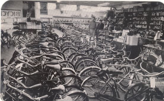 NJ EATONTOWN MAHNS BROS BICYCLE SHOP INTERIOR M29355  