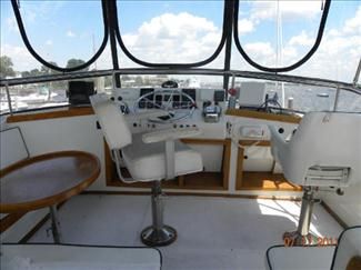 1987 President 41 Motor Yacht, Low Hours on Diesel Engines in 