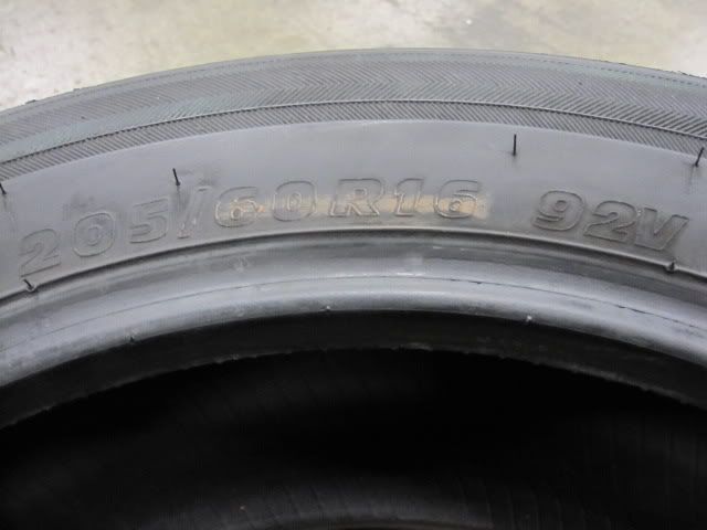 ONE KUMHO SOLUS KH17 205/60/16 TIRE (WC1606)  