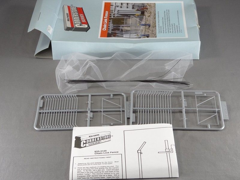   HO SCALE LOT   4 WALTHERS CHAIN LINK FENCE & TRANSFORMER BUILDING KITS