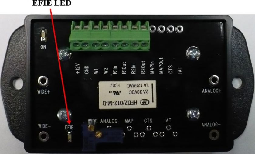 Después de que se kindle el EFIE LED, inserte las punta de prueba de 