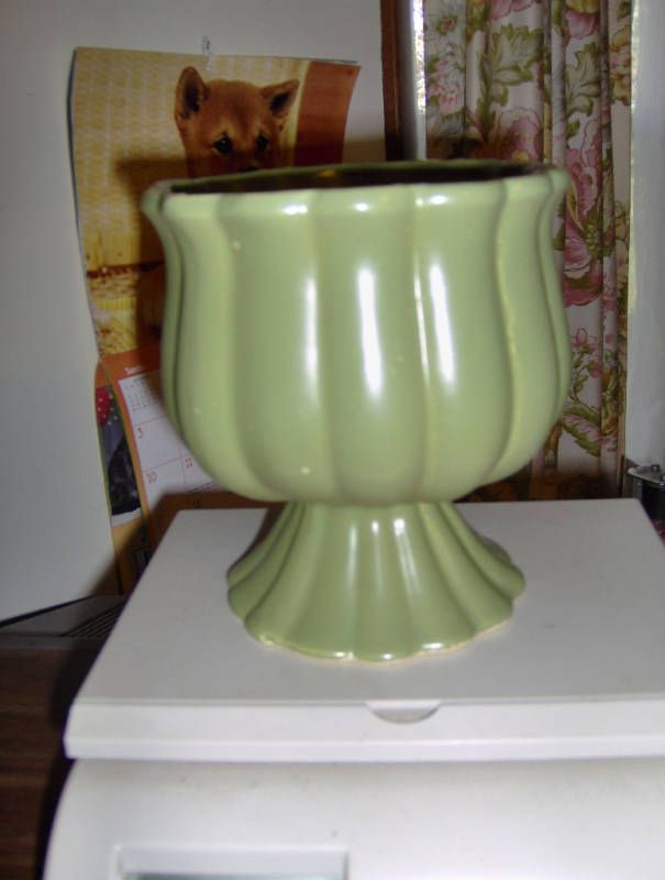 VINTAGE HULL POTTERY LIME GREEN F88 VASE PLANTER  